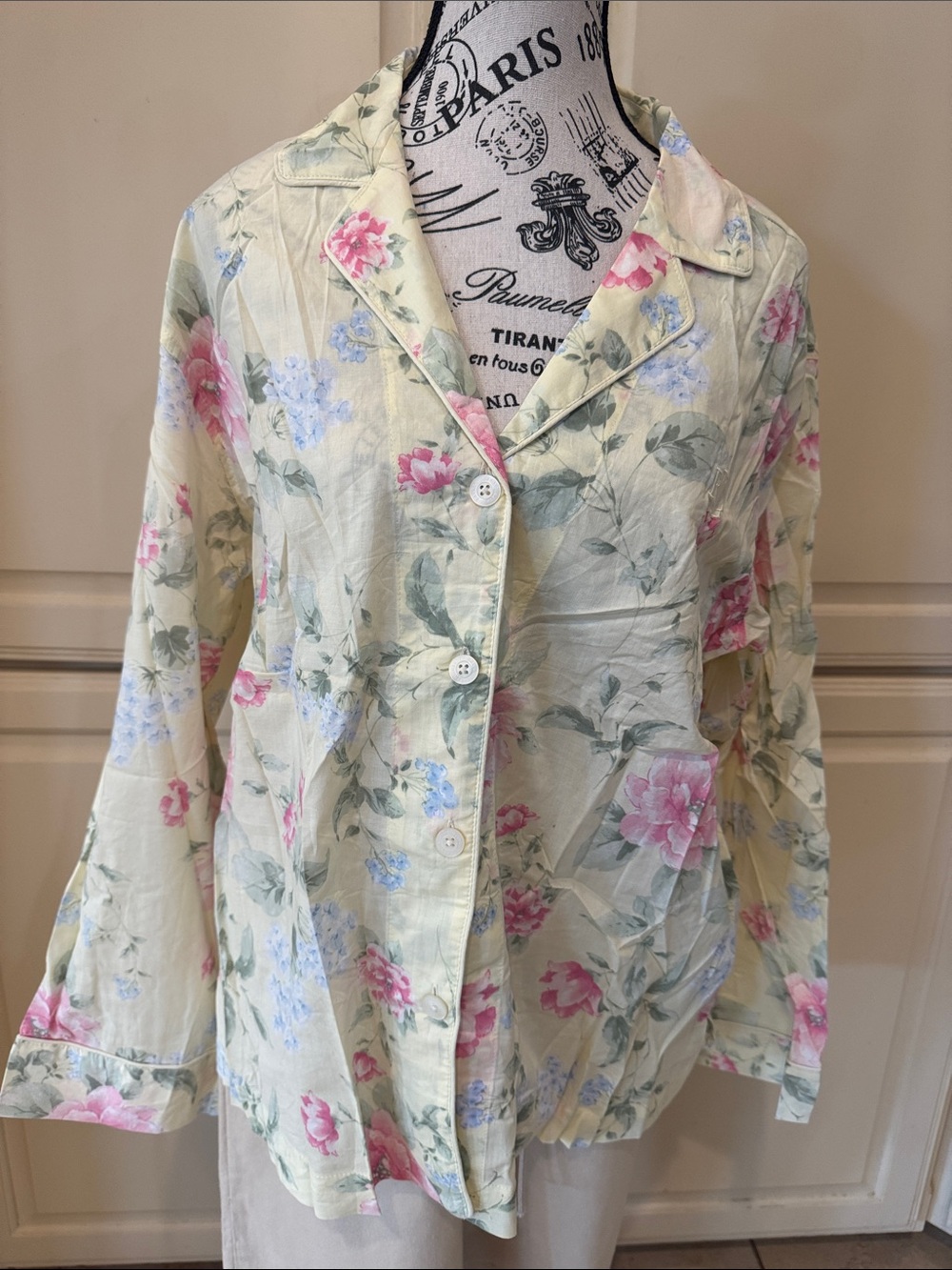 Floral Button-Front Women’s Top in Pale Yellow.pajamas sets with long pant.
